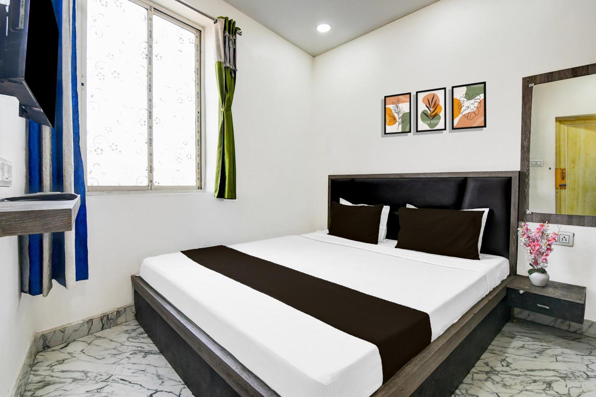 O S. R. Royale Hotel Kolkata